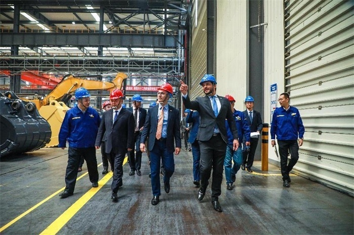 巴西米納斯吉拉斯州州長羅梅烏·澤馬到徐工集團考察。徐工集團供圖