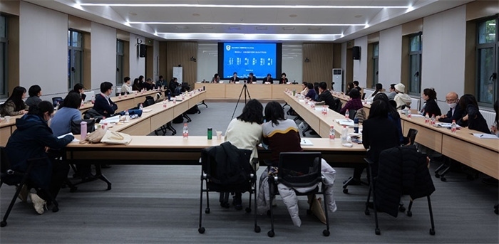 “區(qū)域國別學(xué)視角下的日語學(xué)科建設(shè)”圓桌論壇現(xiàn)場。主辦方供圖