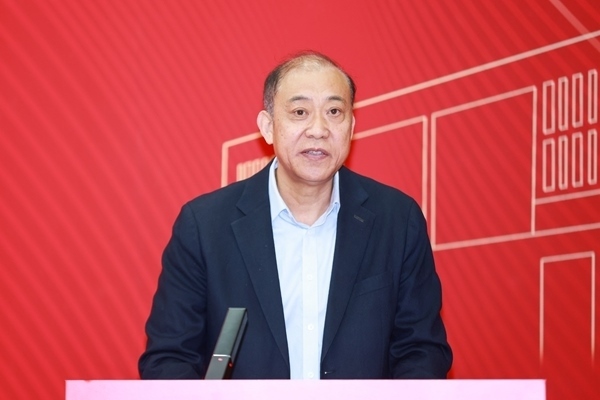 《教育踐悟錄》作者、中央財(cái)經(jīng)大學(xué)黨委書(shū)記何秀超。受訪者供圖