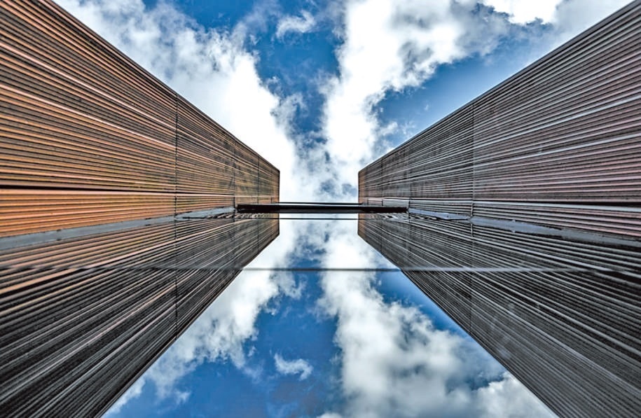  開(kāi)放共享 今年9月，改造升級(jí)后的上海凝聚力工程博物館開(kāi)門迎客。博物館大廳公共區(qū)域在功能提升、資源整合后，釋放更多公共服務(wù)空間，帶給市民更多新體驗(yàn)。 上海某餐廳法國(guó)籍廚師 邁克爾·溫德林?jǐn)z