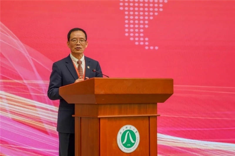 國務(wù)院學位委員會區(qū)域國別學學科評議組秘書長、浙江師范大學非洲研究院（非洲區(qū)域國別學院）院長劉鴻武致辭。主辦方供圖