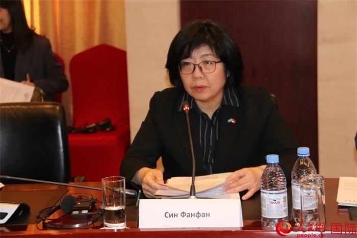 中國駐哈薩克斯坦大使館公使銜參贊邢芳芳致辭。人民網(wǎng)記者 李強攝