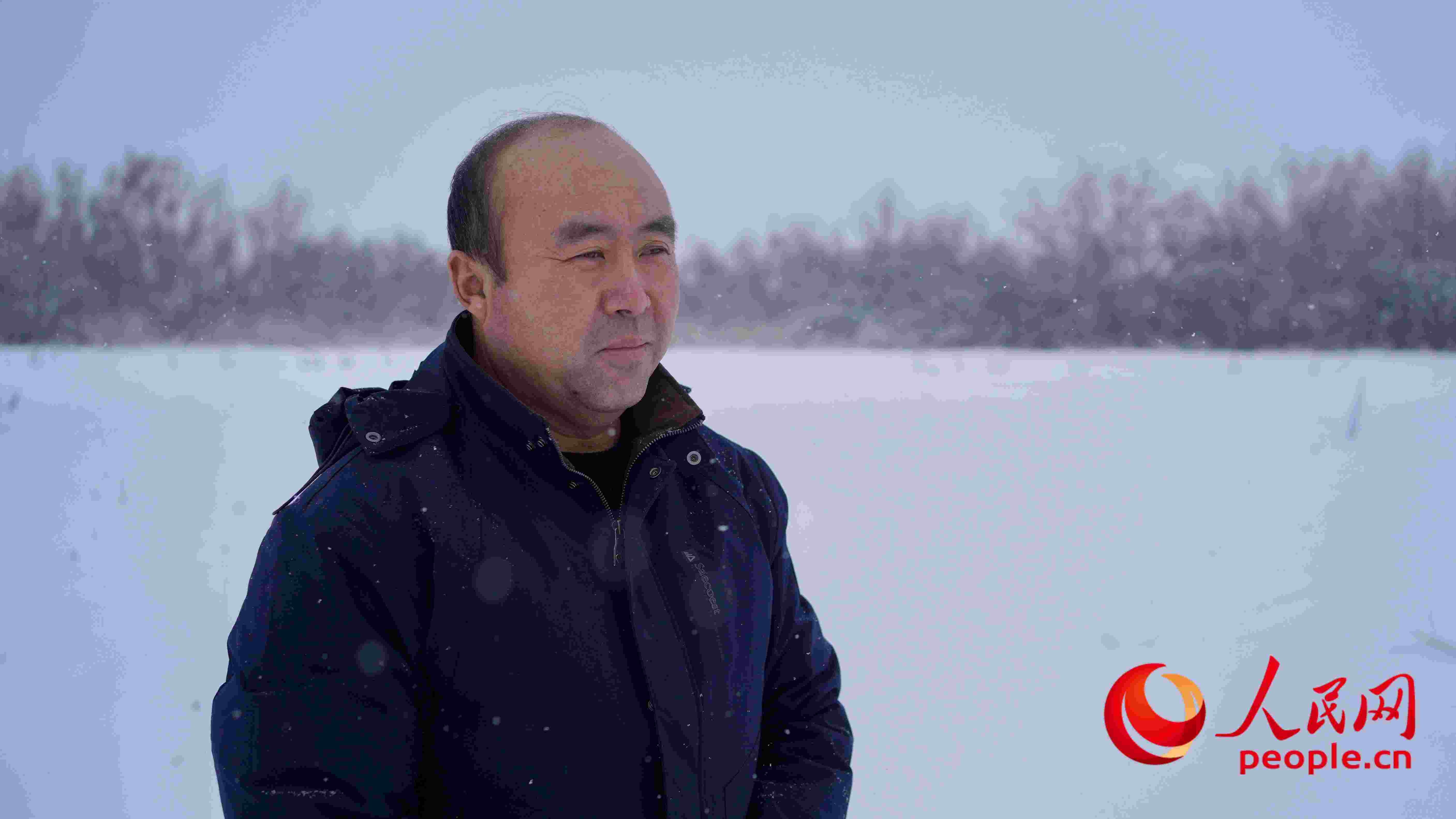 馬曉華回憶當(dāng)年和父親一起種樹(shù)的情形，滿(mǎn)是懷念。人民網(wǎng) 周靜圓攝