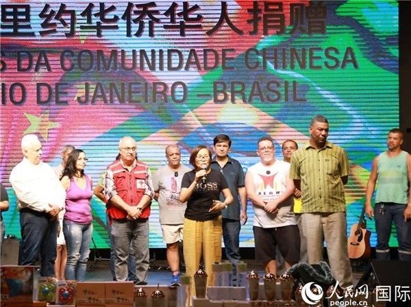 捐贈(zèng)活動(dòng)中方發(fā)起人之一的孫特英女士在捐贈(zèng)活動(dòng)中致辭。人民網(wǎng)記者 陳海琪攝