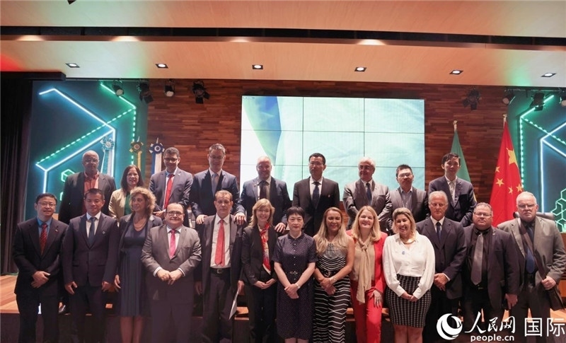 與會(huì)嘉賓合影留念。人民網(wǎng)記者 時(shí)元皓攝