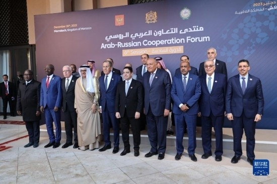 12月20日，與會代表在摩洛哥南部城市馬拉喀什舉行的第六屆阿拉伯-俄羅斯合作論壇上合影。新華社記者霍晶攝