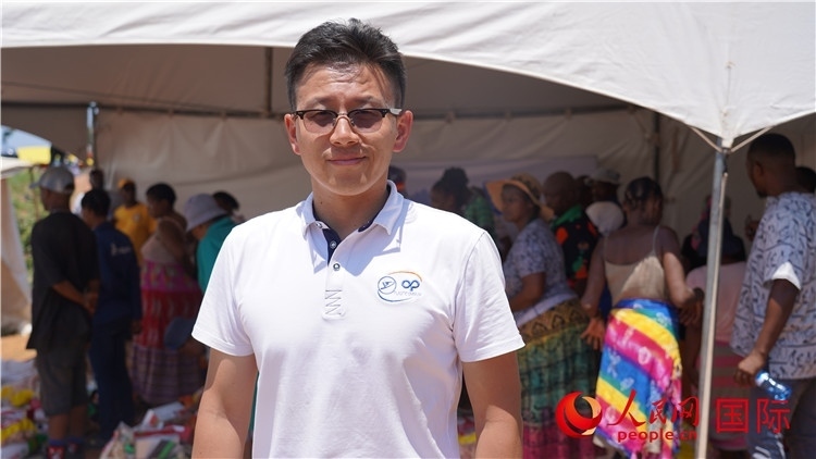 延鋒彼歐南非公司總經(jīng)理張鑫發(fā)言致辭。人民網(wǎng) 張茜攝