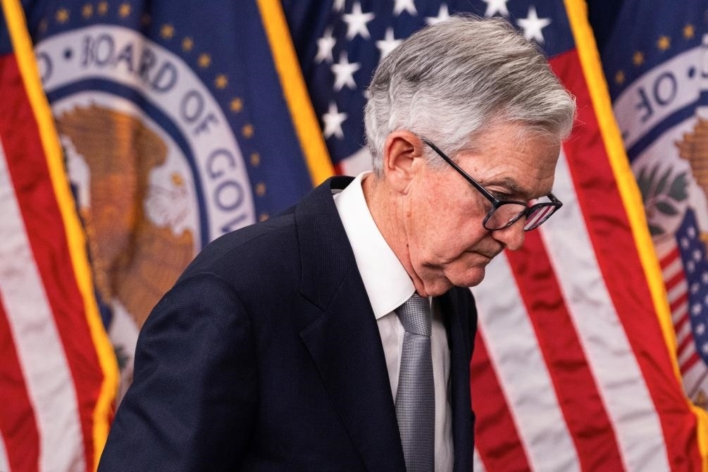 11月1日，美國聯(lián)邦儲備委員會主席鮑威爾在華盛頓出席記者會。新華社發(fā)（亞倫攝）