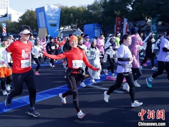 2023杭州馬拉松現(xiàn)場(chǎng)。肖健 攝