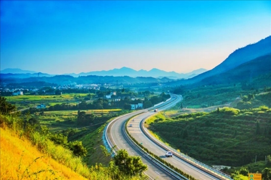 農(nóng)村公路讓老百姓出行變得更便捷。受訪方供圖