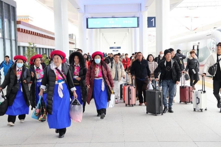 麗香鐵路開通滿月，累計(jì)發(fā)送旅客超18萬人次。受訪方供圖