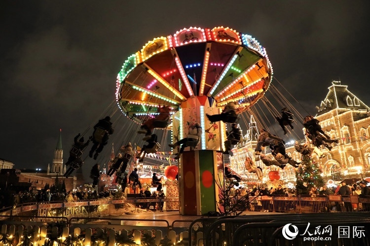 位于莫斯科紅場中央的“古姆”新年集市。人民網(wǎng)記者 隋鑫攝