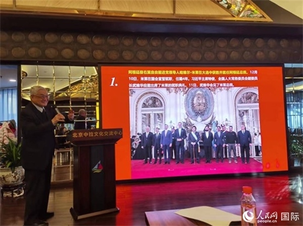 中國社會(huì)科學(xué)院榮譽(yù)學(xué)部委員、研究員徐世澄就評(píng)選結(jié)果進(jìn)行點(diǎn)評(píng)。人民網(wǎng)記者 魯揚(yáng)攝