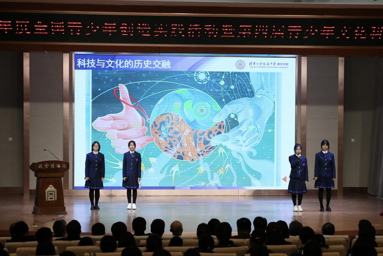 學生展示作品。主辦方供圖