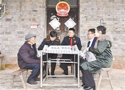  圖②：調(diào)解現(xiàn)場(chǎng)。