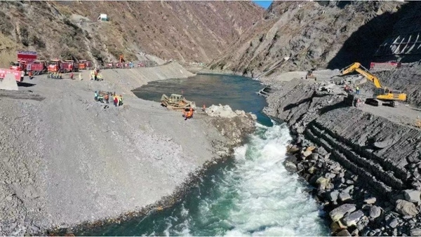 卡拉水電站實現(xiàn)大江截流。受訪者供圖