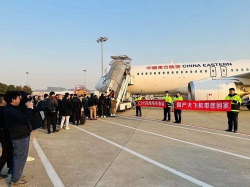 2024春運(yùn)第一天，東航4架C919大飛機(jī)全部投入商業(yè)運(yùn)營(yíng)。東航供圖