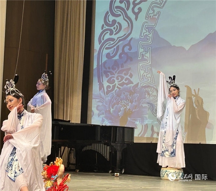 舞蹈《青花瓷》，表演者：德國中歐文化藝術交流協會