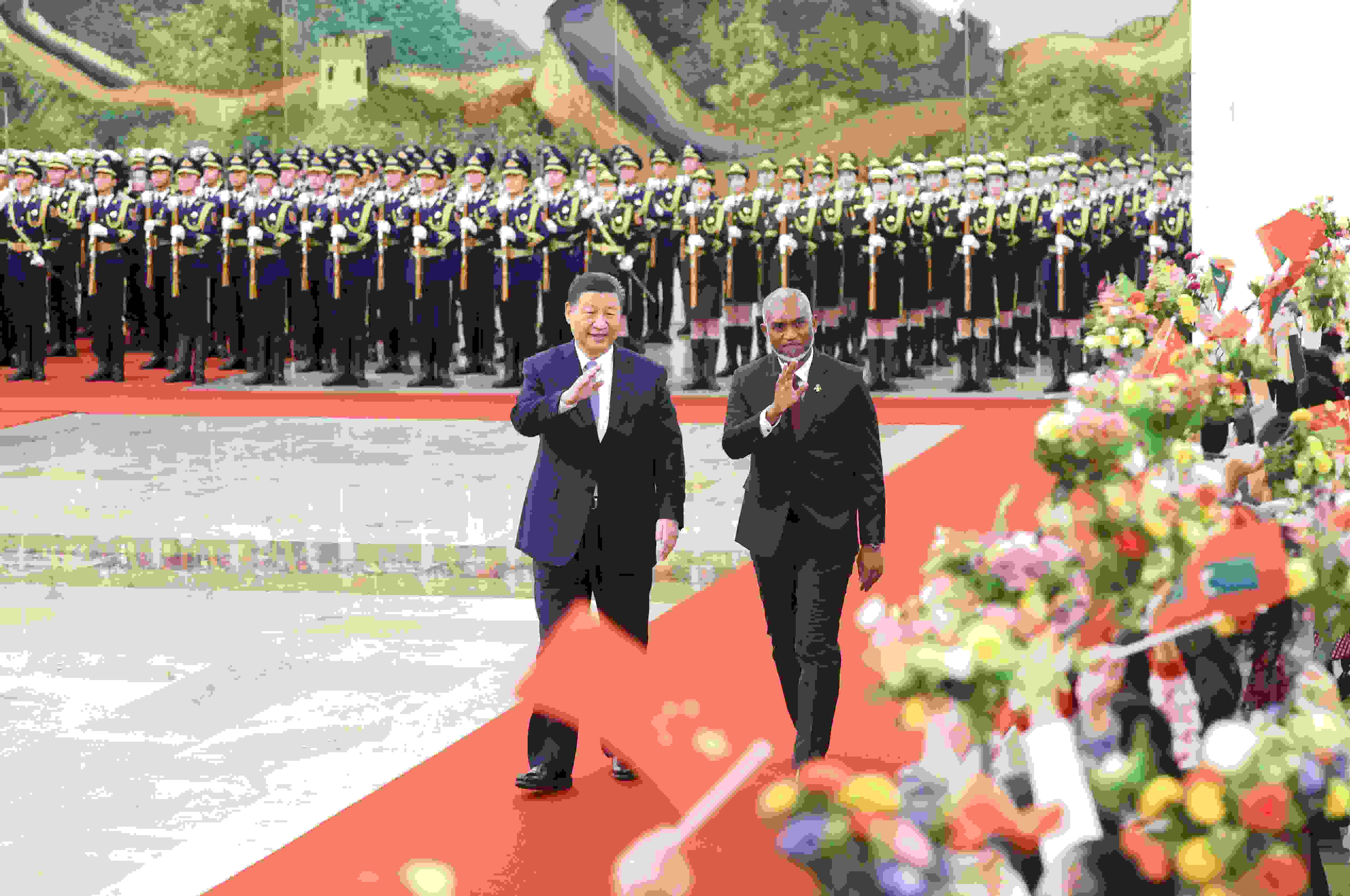 △2024年1月10日下午，國(guó)家主席習(xí)近平在北京人民大會(huì)堂同來(lái)華進(jìn)行國(guó)事訪問(wèn)的馬爾代夫總統(tǒng)穆伊茲舉行會(huì)談。會(huì)談前，習(xí)近平主席在人民大會(huì)堂北大廳為穆伊茲總統(tǒng)舉行歡迎儀式。