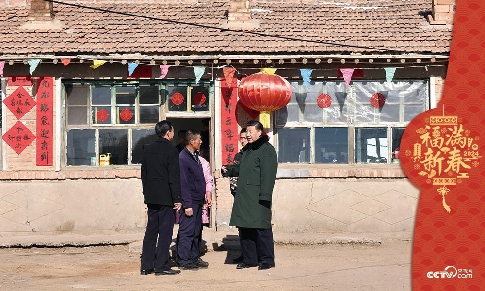 2017年1月24日，習(xí)近平總書(shū)記在河北省張家口市張北縣小二臺(tái)鎮(zhèn)德勝村村民徐學(xué)海家中看望。