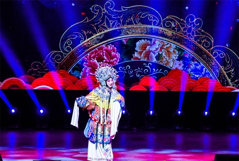 京劇梅派傳人胡文閣帶來(lái)《貴妃醉酒》。趙 靖攝