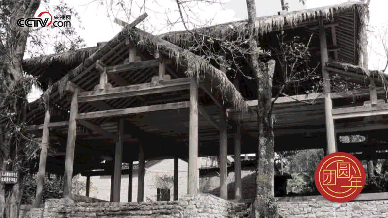 △ 云南省騰沖市清水鄉(xiāng)三家村的司莫拉佤族村曾經(jīng)是貧困村，隨著國家脫貧攻堅、鄉(xiāng)村振興的推進(jìn)，這個小村寨舊貌換新顏，變成了名副其實(shí)的美麗鄉(xiāng)村。