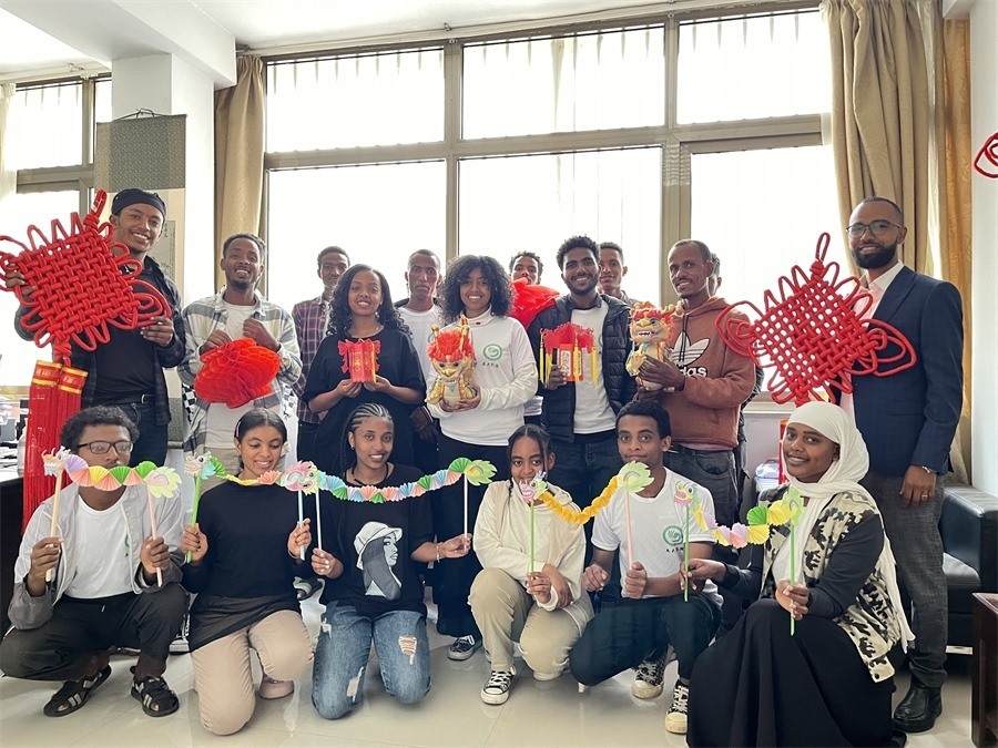 參加活動(dòng)的學(xué)生合影。亞的斯亞貝巴大學(xué)孔子學(xué)院供圖