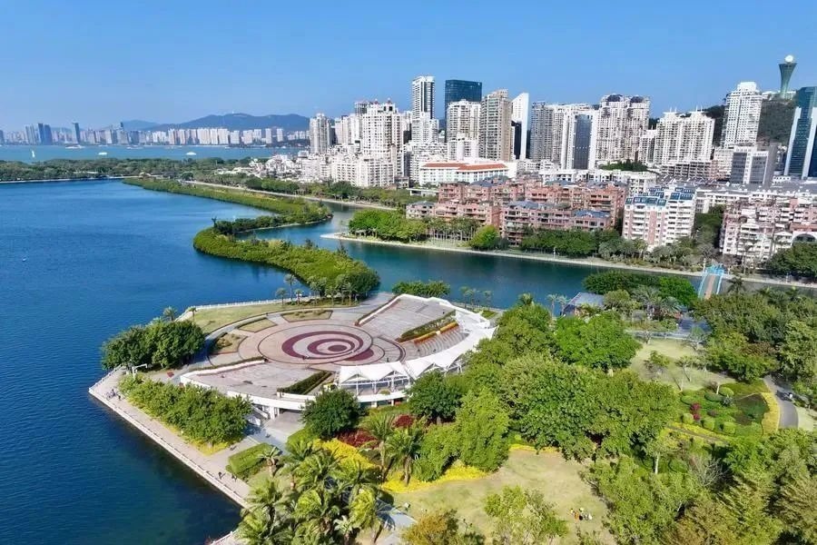 △1月24日，廈門(mén)筼筜湖白鷺洲公園及周邊城市景觀。