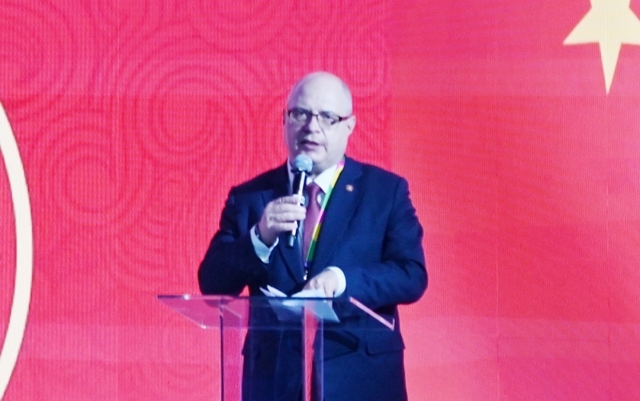 俄羅斯國家杜馬資產(chǎn)、土地和財(cái)產(chǎn)關(guān)系委員會主席兼俄中議員友好小組主席加夫里洛夫致辭。主辦方供圖 