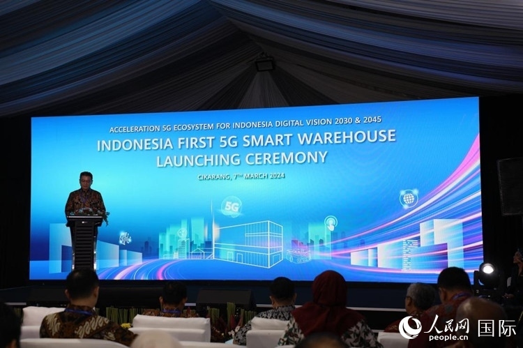 華為印尼CEO郭海龍在揭幕儀式發(fā)表講話。人民網(wǎng)記者 曹師韻攝