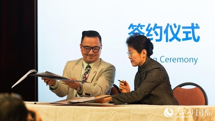 山東省圖書館與舊金山公共圖書館簽署合作協(xié)議。