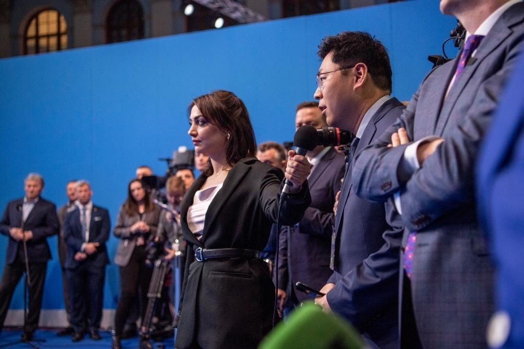 3月18日，在俄羅斯首都莫斯科，新華社記者向俄總統(tǒng)普京提問。新華社記者曹陽攝