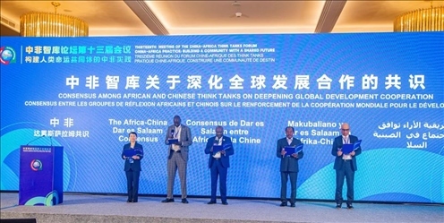 《中非智庫關(guān)于深化全球發(fā)展合作的共識》（又稱“中非達累斯薩拉姆共識”）發(fā)布。浙江師范大學(xué)非洲研究院供圖