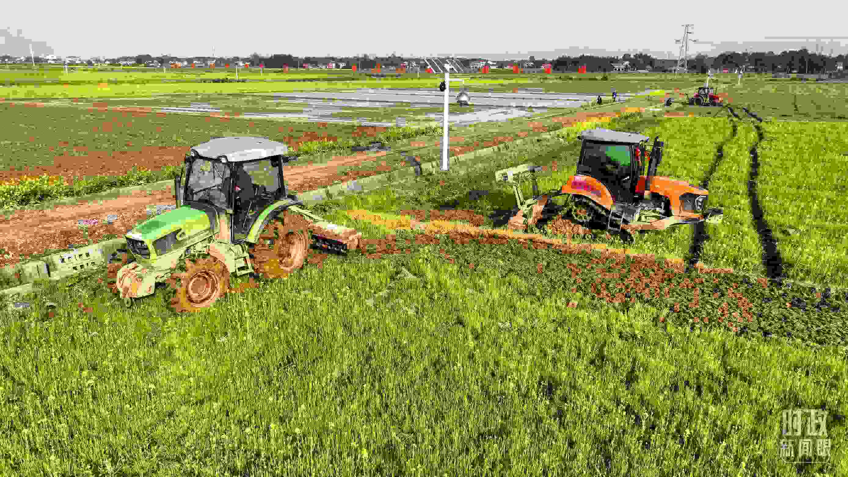 △位于港中坪村的糧食生產(chǎn)萬畝綜合示范片區(qū)，春耕備耕生產(chǎn)繁忙。（總臺央廣記者潘毅拍攝）