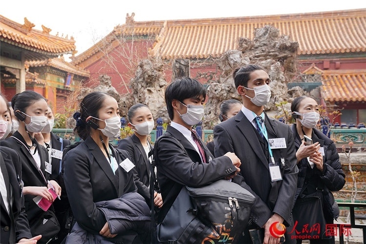松山芭蕾舞團(tuán)青年代表團(tuán)在故宮參觀。人民網(wǎng)記者 張麗婭攝