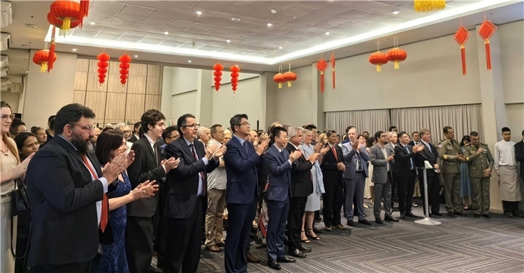 當(dāng)?shù)貢r(shí)間3月27日，中國(guó)駐累西腓新任總領(lǐng)事蘭和平舉行到任招待會(huì)。圖為招待會(huì)現(xiàn)場(chǎng)。中國(guó)駐累西腓總領(lǐng)事館供圖