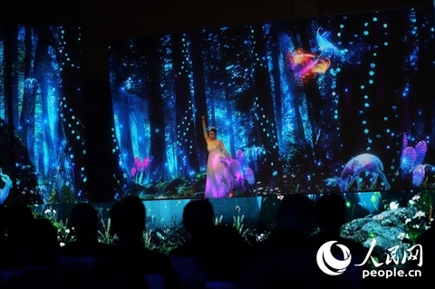 原創(chuàng)舞蹈《萬物有靈》。人民網(wǎng)記者 李發(fā)興攝