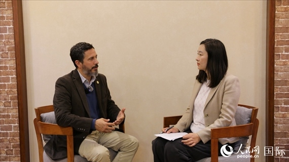 阿根廷布宜諾斯艾利斯大學阿根廷—中國研究中心主任、阿根廷知名漢學家畢嘉宏（Ignacio Villagran）接受人民網記者專訪。人民網記者 周雨攝