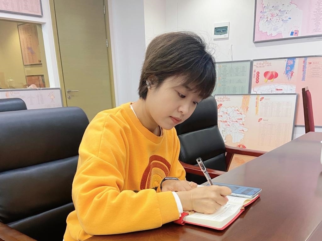 武麗潔在工作中。新華社發(fā)