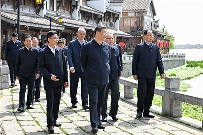 △2024年3月18日至21日，習(xí)近平總書記在湖南考察。這是19日上午，總書記在常德河街考察。