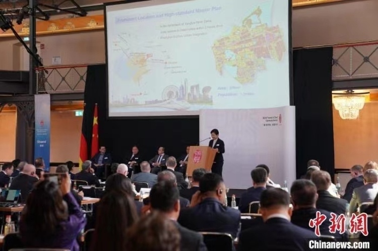 當(dāng)?shù)貢r(shí)間4月5日，由中國商務(wù)部主辦的“投資中國”德國專場推介活動(dòng)在斯圖加特市舉行。中新社記者 馬秀秀 攝