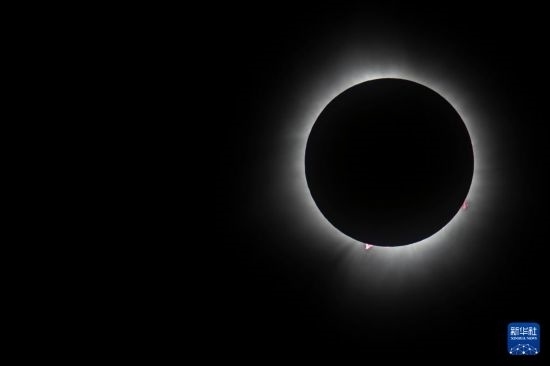 這是4月8日在美國(guó)紐約州普拉茨堡拍攝的日全食景觀。新華社發(fā)（文森特·約翰遜攝）