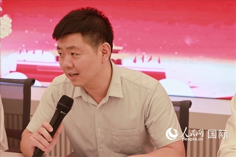 中國駐里約總領(lǐng)館領(lǐng)僑處處長齊冀在座談會(huì)上致辭。人民網(wǎng)記者 陳海琪攝