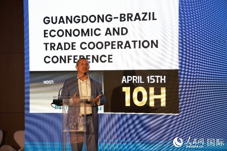 巴西里約州能源和海洋經(jīng)濟(jì)部國(guó)務(wù)秘書(shū)費(fèi)利佩·佩肖托在推介會(huì)上致辭。人民網(wǎng)記者 陳海琪攝