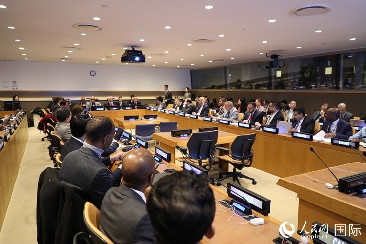 40多國常駐代表、副代表以及聯(lián)合國工發(fā)組織、糧農(nóng)組織、區(qū)域經(jīng)委會(huì)、南南合作辦公室等聯(lián)合國機(jī)構(gòu)官員等100多人參加全球發(fā)展倡議之友小組高級(jí)別會(huì)議。 人民網(wǎng)記者 李志偉攝