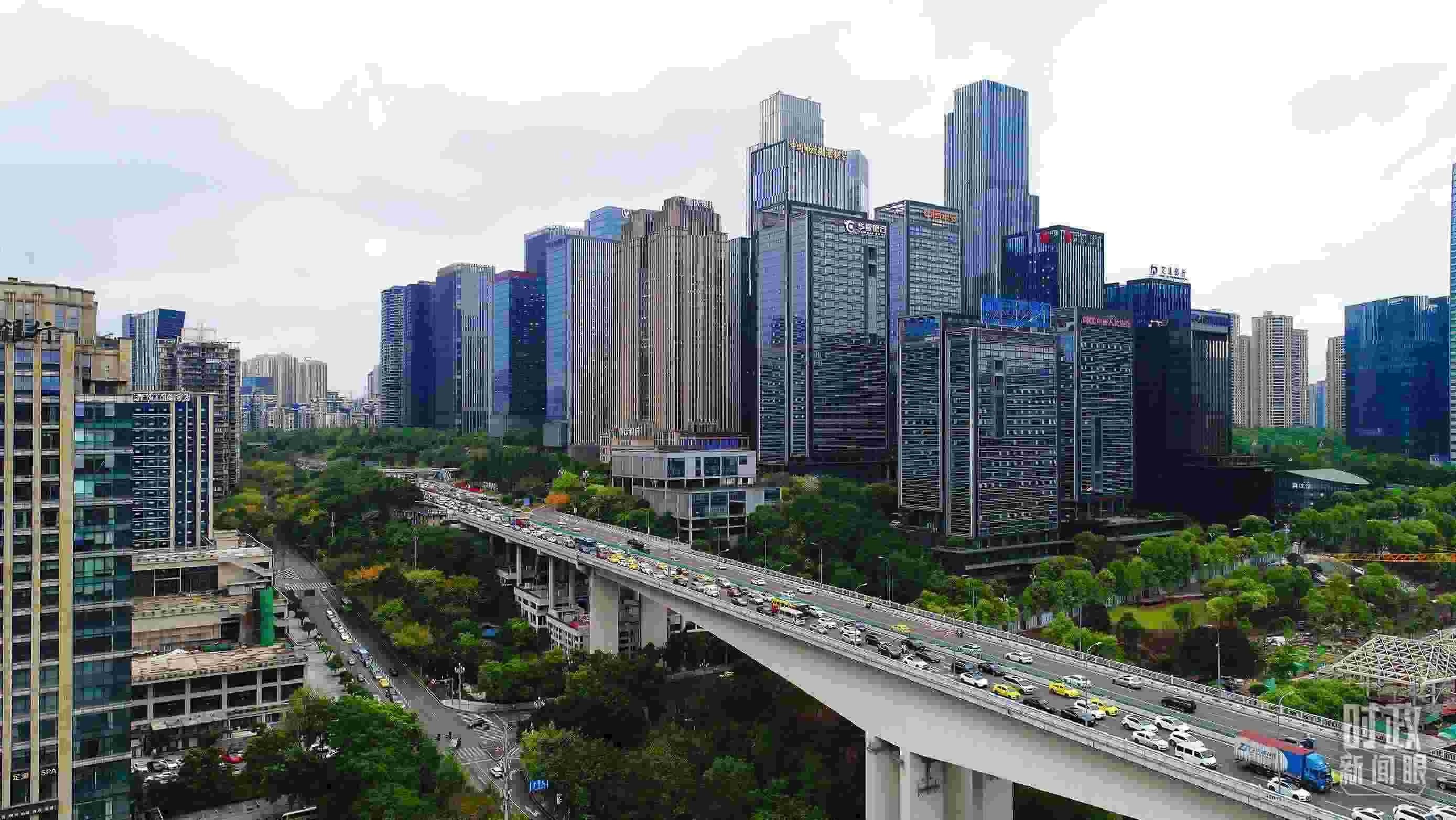 △重慶市數(shù)字化城市運行和治理中心。（總臺記者于濱拍攝）