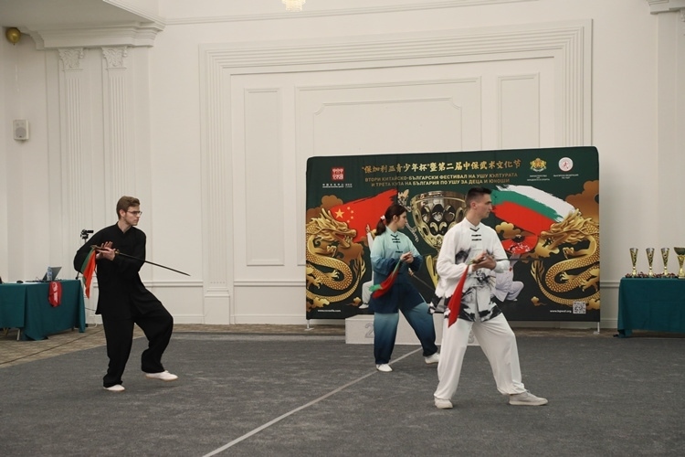 武術(shù)愛好者現(xiàn)場表演。索非亞中國文化中心供圖