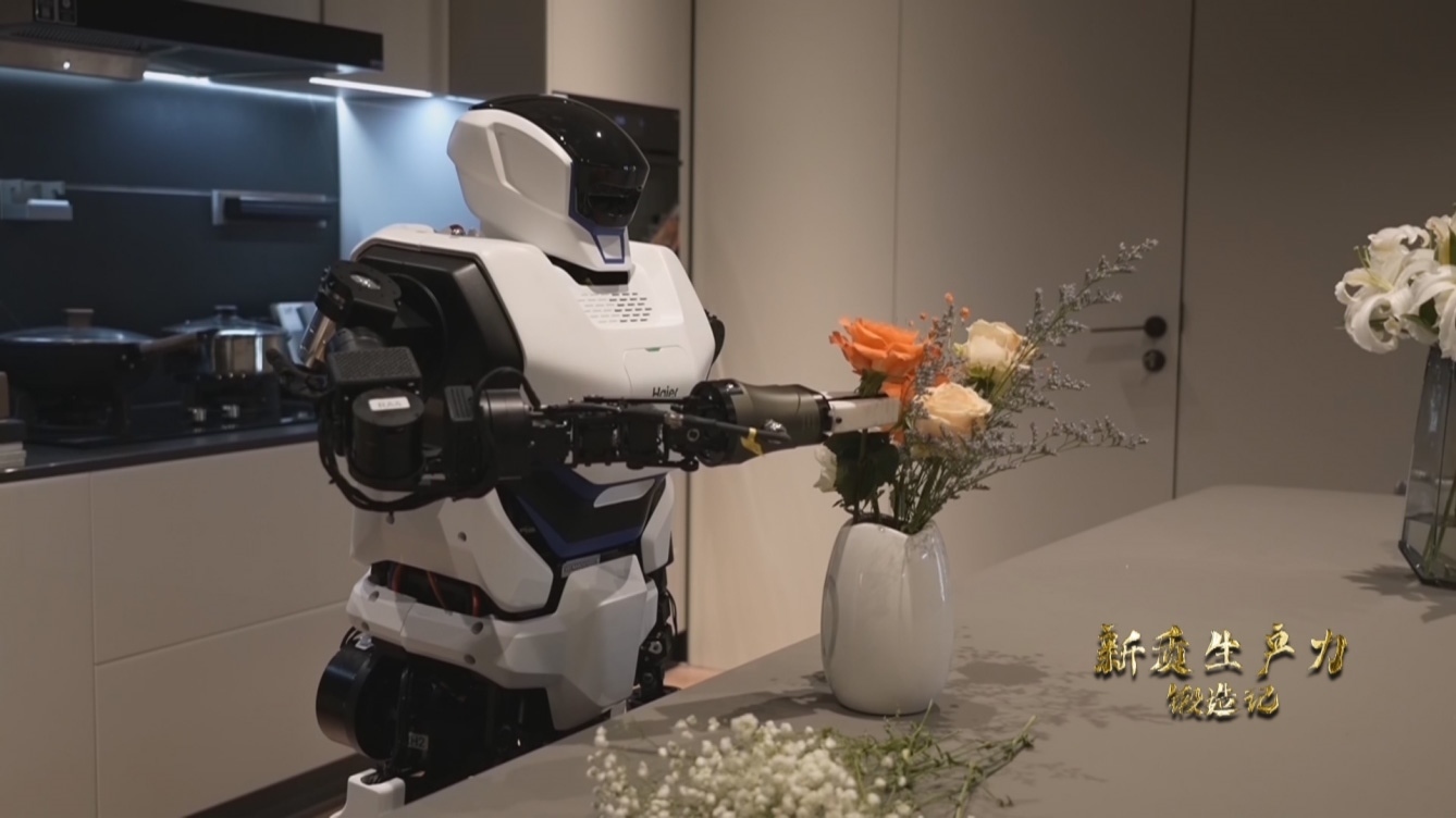 人形機(jī)器人插花。