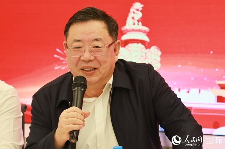 山東省泰安市委書記、市人大常委會(huì)主任楊洪濤在座談會(huì)上致辭。人民網(wǎng)記者 陳海琪攝