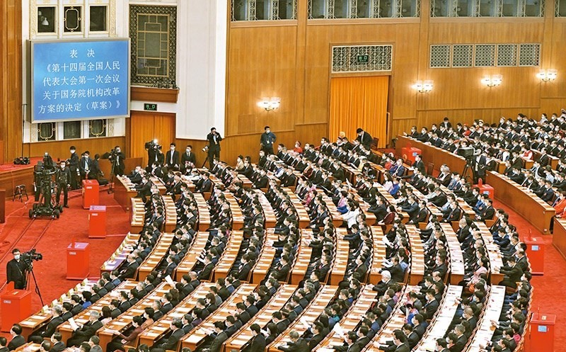 2023年3月10日，十四屆全國人大一次會議在北京人民大會堂舉行第三次全體會議，表決通過了關(guān)于國務(wù)院機構(gòu)改革方案的決定。圖為會議現(xiàn)場。 新華社記者 岳月偉/攝
